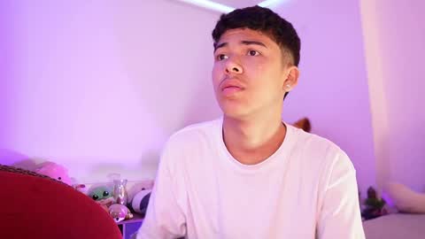 Juan  give it a thumbs up please its important online show from October 8, 2025, 12:03 pm