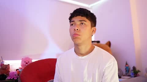 Juan  give it a thumbs up please its important online show from October 16, 2025, 11:33 am