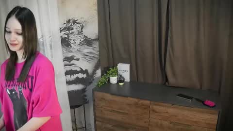 fredericashoen online show from November 12, 2025, 2:12 am