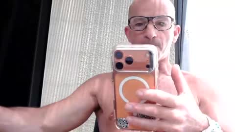 Snapshot of frenchdaddylove chatting on June 1, 2026, 10:28 am Frenchdaddylove online show from June 1, 2026, 10:28 am