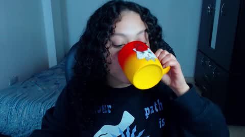 Louise  online show from October 6, 2025, 3:04 am