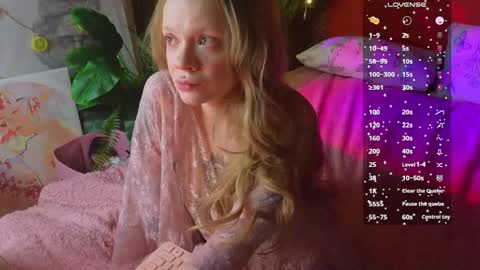 Freya online show from December 3, 2025, 8:07 pm