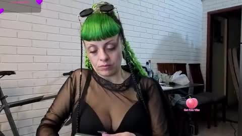 freyaa_sorceress online show from September 25, 2025, 2:59 am