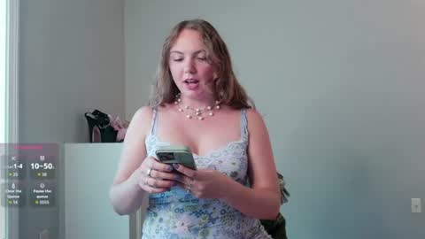 Snapshot of freyafux chatting on June 18, 2026, 9:41 pm Miss Freya online show from June 18, 2026, 9:41 pm