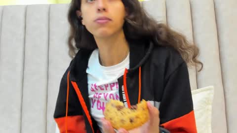 FREYA online show from February 5, 2025, 6:59 pm