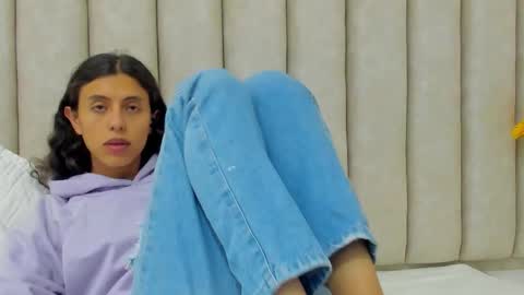 FREYA online show from October 13, 2025, 7:47 pm