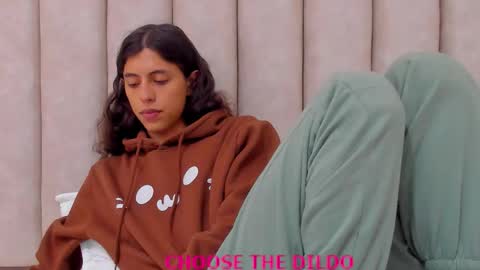 FREYA online show from October 29, 2025, 8:10 pm