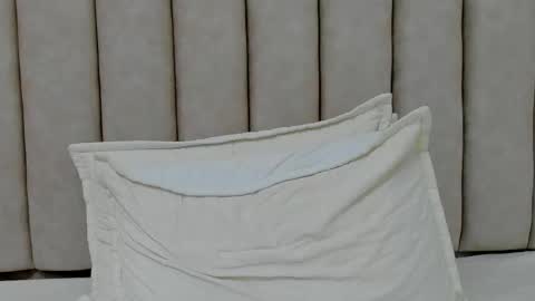 FREYA online show from November 5, 2025, 6:52 pm