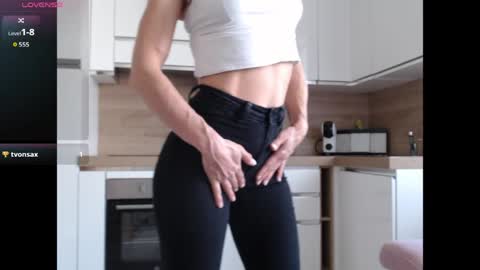 FreyaMuse online show from May 8, 2026, 8:41 am