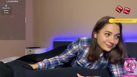 FreyaOliver online show from October 15, 2025, 9:15 pm