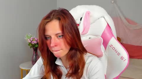 Snapshot of freyaveys chatting on June 19, 2026, 5:12 am FreyaVeys online show from June 19, 2026, 5:12 am