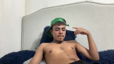 freyva_ online show from September 19, 2025, 3:19 am