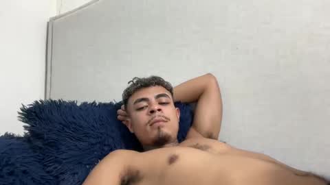 freyva_ online show from September 24, 2025, 2:37 am