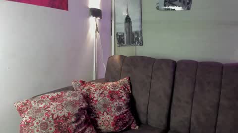 Frezzita online show from November 5, 2025, 8:42 pm