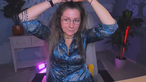 Snapshot of fridatander chatting on December 20, 2024, 9:11 am Frida Tander online show from December 20, 2024, 9:11 am