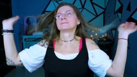 Snapshot of fridatander chatting on December 22, 2024, 9:22 am Frida Tander online show from December 22, 2024, 9:22 am