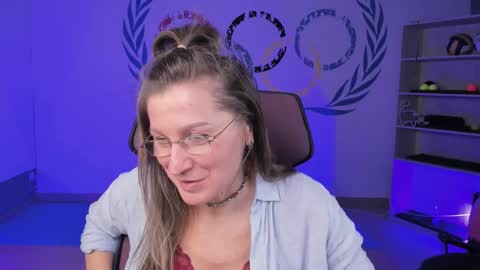 Snapshot of fridatander chatting on February 9, 2025, 1:14 pm Frida Tander online show from February 9, 2025, 1:14 pm