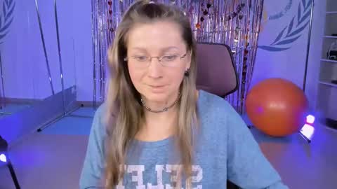 Snapshot of fridatander chatting on March 1, 2025, 9:18 am Frida Tander online show from March 1, 2025, 9:18 am