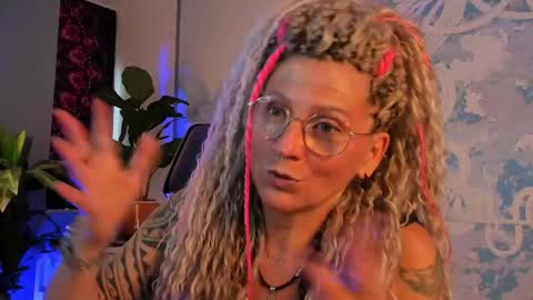 Snapshot of fridatander chatting on May 25, 2026, 5:35 am Frida Tander online show from May 25, 2026, 5:35 am