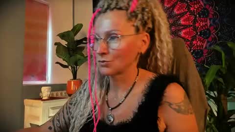 Snapshot of fridatander chatting on May 27, 2026, 5:15 am Frida Tander online show from May 27, 2026, 5:15 am