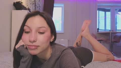 Snapshot of friend_foryou chatting on December 21, 2024, 7:24 am Lina online show from December 21, 2024, 7:24 am