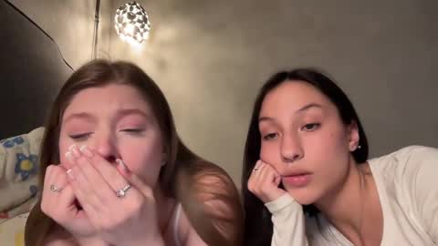 Snapshot of friend_foryou chatting on February 21, 2025, 9:32 pm Lina online show from February 21, 2025, 9:32 pm