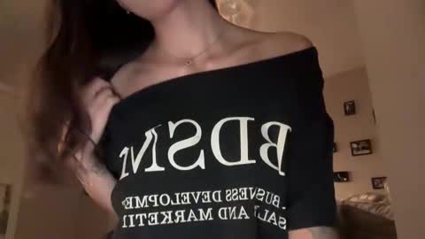 Snapshot of friend_foryou chatting on September 8, 2025, 7:46 pm Lina online show from September 8, 2025, 7:46 pm