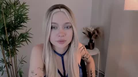 Snapshot of friend_zone_ chatting on June 17, 2026, 1:56 pm friend_zone_ online show from June 17, 2026, 1:56 pm