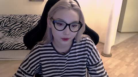 Snapshot of fromsun_forsoul chatting on December 3, 2024, 10:28 am Lilith online show from December 3, 2024, 10:28 am