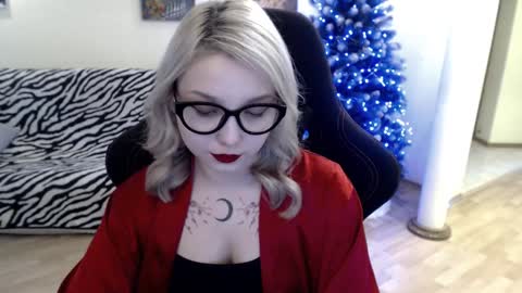 Snapshot of fromsun_forsoul chatting on December 18, 2024, 6:10 am Lilith online show from December 18, 2024, 6:10 am