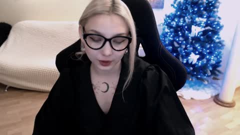 Snapshot of fromsun_forsoul chatting on January 9, 2025, 6:06 am Lilith online show from January 9, 2025, 6:06 am