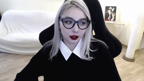 Snapshot of fromsun_forsoul chatting on February 5, 2025, 10:51 am Lilith online show from February 5, 2025, 10:51 am