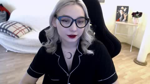 Snapshot of fromsun_forsoul chatting on February 10, 2025, 6:53 am Lilith online show from February 10, 2025, 6:53 am