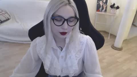 Snapshot of fromsun_forsoul chatting on February 12, 2025, 7:23 am Lilith online show from February 12, 2025, 7:23 am