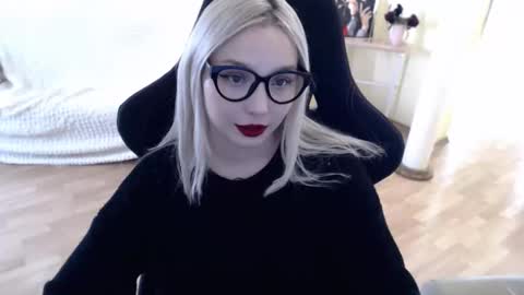 Snapshot of fromsun_forsoul chatting on February 12, 2025, 11:51 am Lilith online show from February 12, 2025, 11:51 am