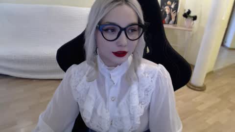 Snapshot of fromsun_forsoul chatting on February 14, 2025, 7:28 am Lilith online show from February 14, 2025, 7:28 am