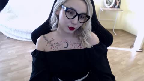 Snapshot of fromsun_forsoul chatting on February 28, 2025, 11:36 am Lilith online show from February 28, 2025, 11:36 am