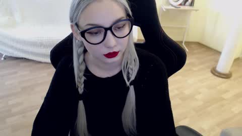 Snapshot of fromsun_forsoul chatting on March 6, 2025, 7:36 am Lilith online show from March 6, 2025, 7:36 am