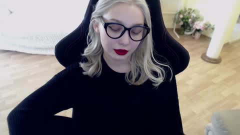 Snapshot of fromsun_forsoul chatting on March 10, 2025, 11:53 am Lilith online show from March 10, 2025, 11:53 am