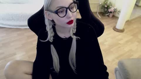 Snapshot of fromsun_forsoul chatting on March 11, 2025, 7:37 am Lilith online show from March 11, 2025, 7:37 am