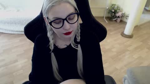 Snapshot of fromsun_forsoul chatting on March 11, 2025, 11:33 am Lilith online show from March 11, 2025, 11:33 am