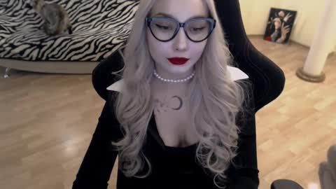 Snapshot of fromsun_forsoul chatting on September 12, 2025, 11:43 am Lilith online show from September 12, 2025, 11:43 am