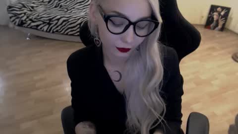 Snapshot of fromsun_forsoul chatting on September 18, 2025, 11:45 am Lilith online show from September 18, 2025, 11:45 am