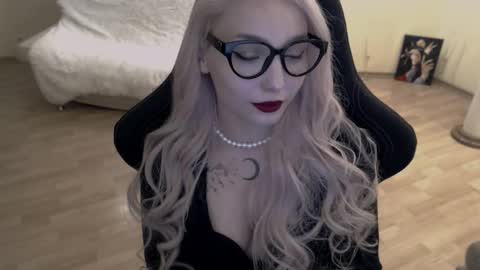 Snapshot of fromsun_forsoul chatting on October 1, 2025, 6:03 pm Lilith online show from October 1, 2025, 6:03 pm