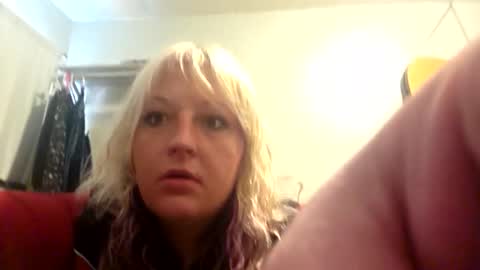 Snapshot of frostbitenfoxxx chatting on May 24, 2026, 11:54 pm frostbitenfoxxx online show from May 24, 2026, 11:54 pm