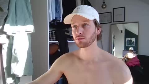 Snapshot of frozenyoga chatting on February 1, 2025, 10:48 am frozenyoga online show from February 1, 2025, 10:48 am