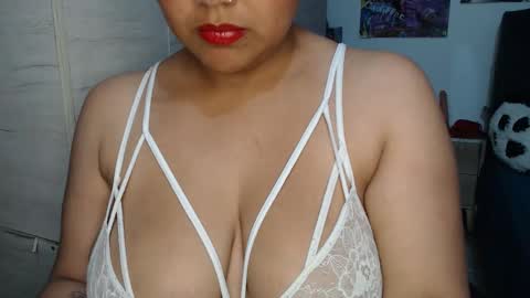 Mia and Gary  online show from November 28, 2025, 1:41 am