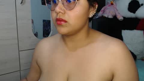 Mia and Gary  online show from December 19, 2025, 2:51 am