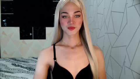 MISS IVANA online show from January 12, 2026, 11:32 pm