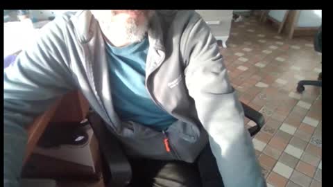 Bruchus online show from November 26, 2025, 6:03 am